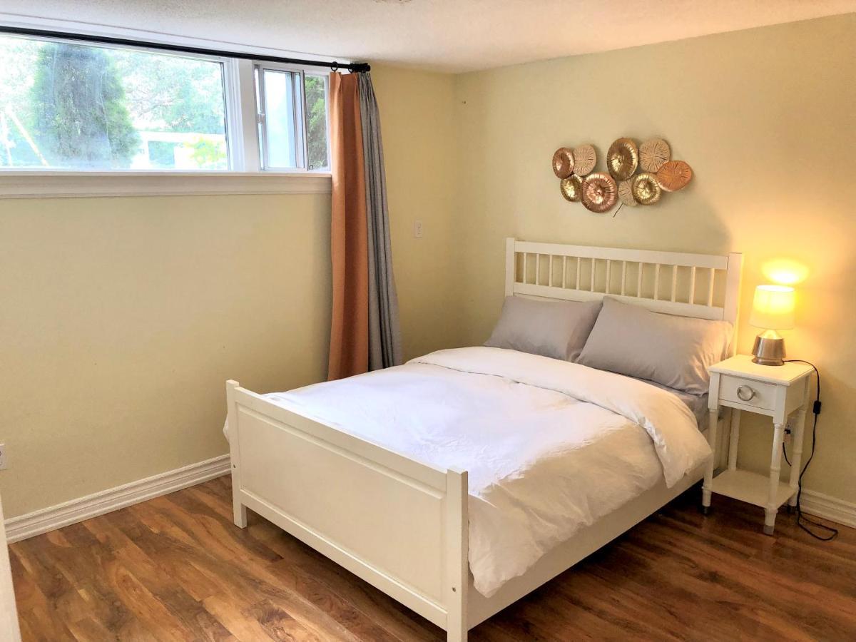 Cozy & Convenient 2-Bedroom Apartment With Private Entrance Toronto Exterior photo