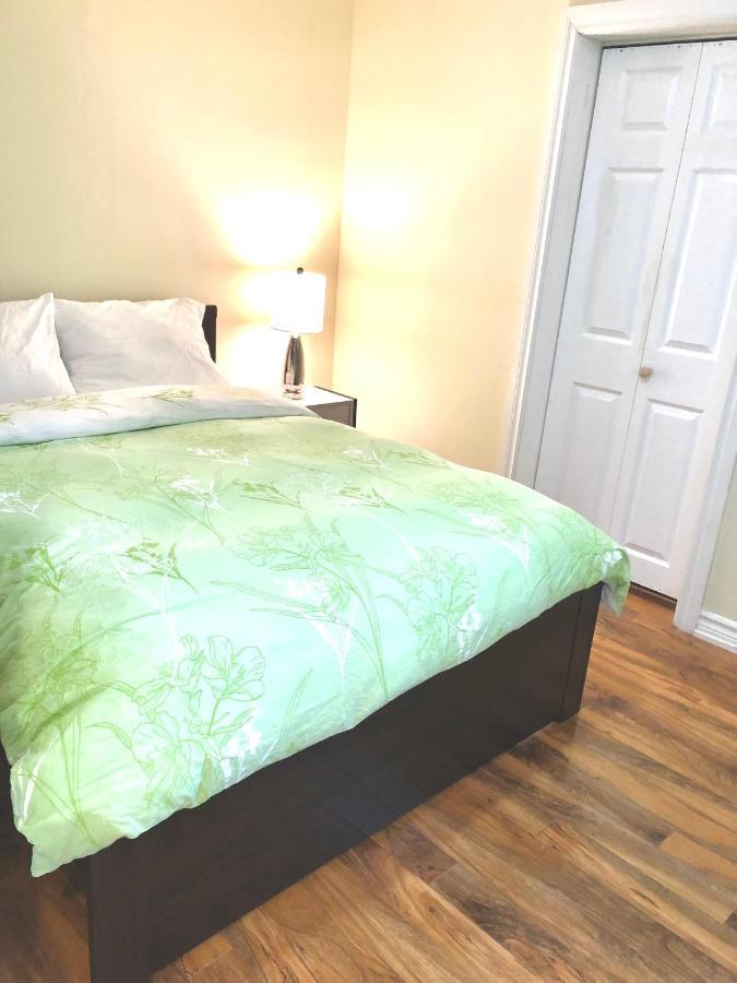 Cozy & Convenient 2-Bedroom Apartment With Private Entrance Toronto Exterior photo